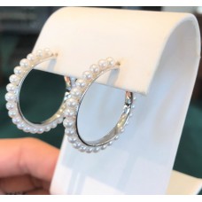 18k white gold pearl hoops 